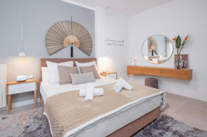 Singer Design Suite - Luxury 60sqm Urban Retreat in Kalamata